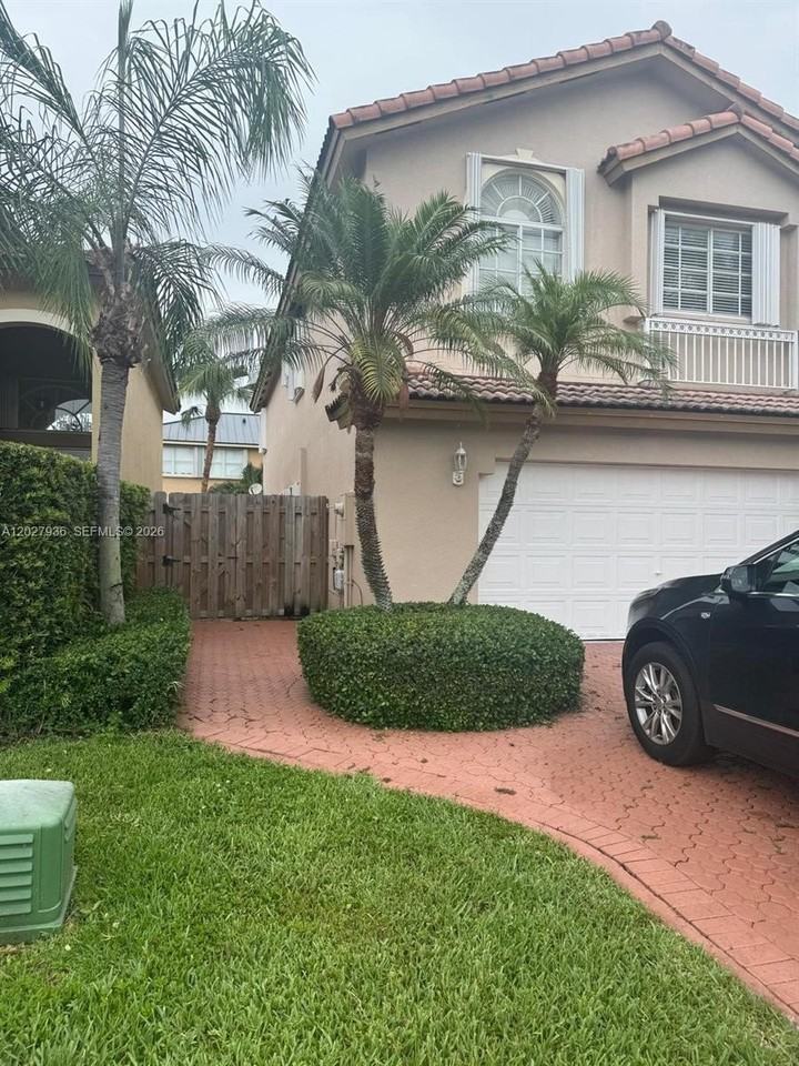 11239 Nw 53rd Ln #0620 - Photo 2 of 10