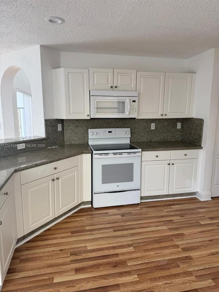 11239 Nw 53rd Ln #0620 - Photo 4 of 10