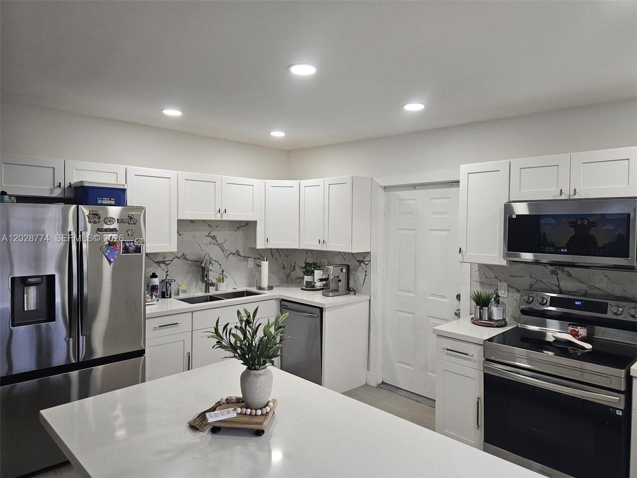75 Sw 18th Ave - Photo 5 of 31
