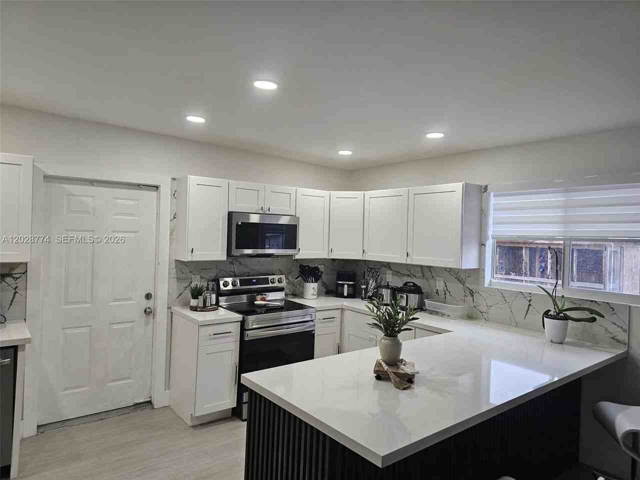 75 Sw 18th Ave - Photo 6 of 31