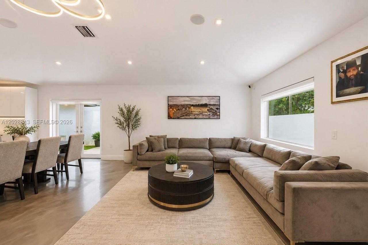 2558 Ne 206th Ter - Photo 6 of 25