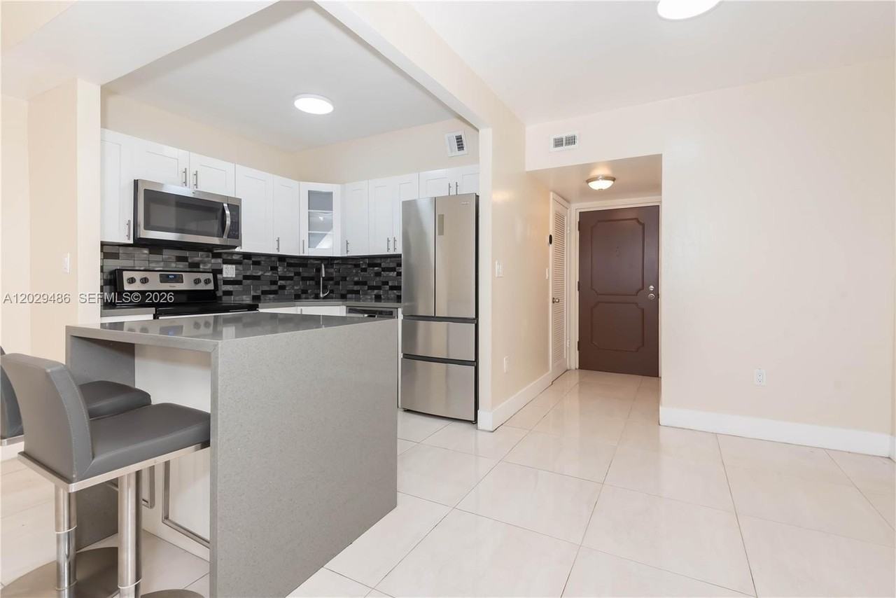 300 Nw 42nd Ave #411 - Photo 5 of 25