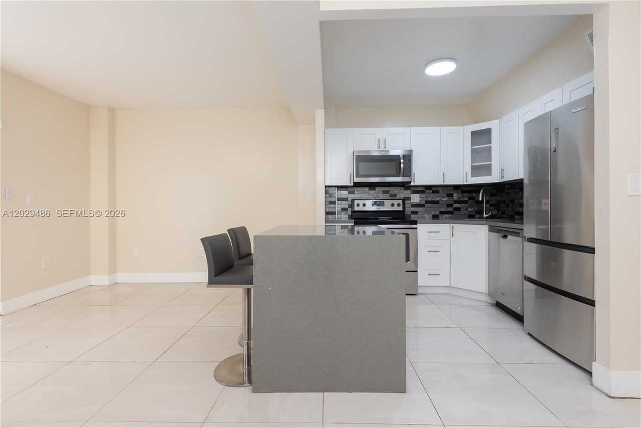 300 Nw 42nd Ave #411 - Photo 6 of 25