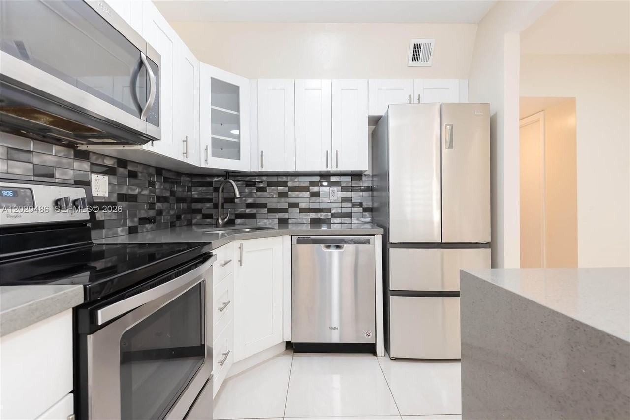 300 Nw 42nd Ave #411 - Photo 7 of 25