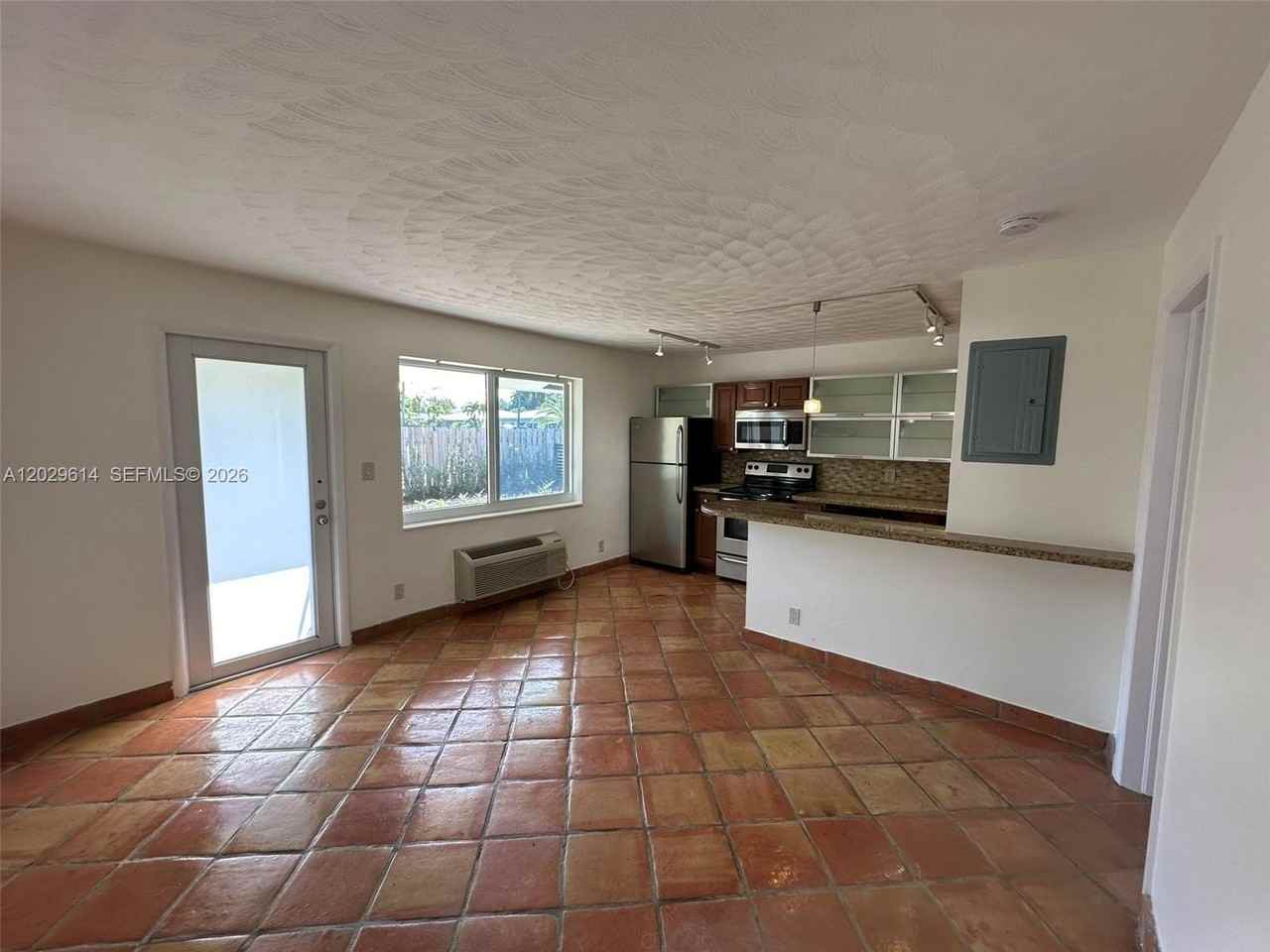 1324 Ne 16th Ave #2 - Photo 5 of 18