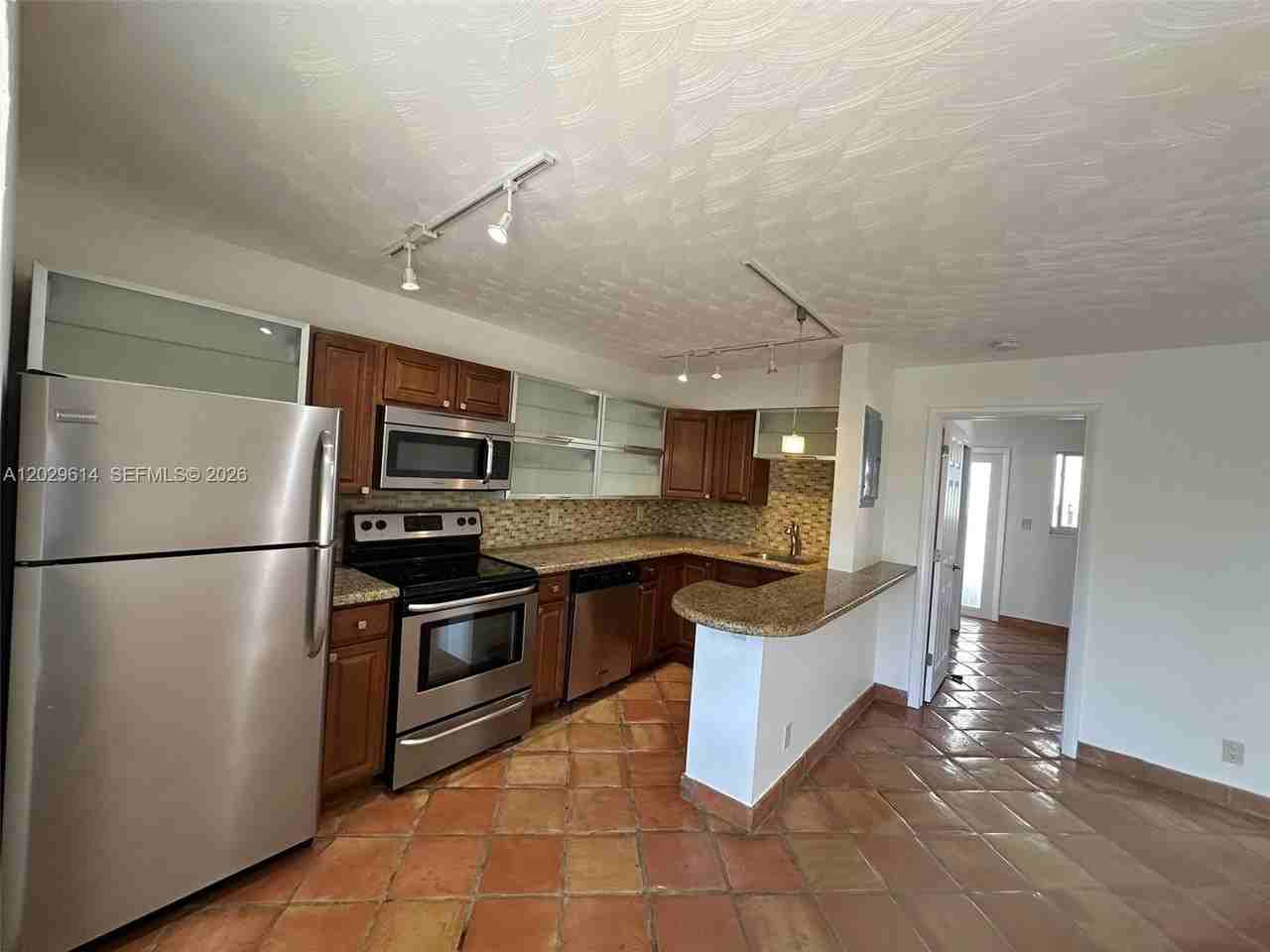 1324 Ne 16th Ave #2 - Photo 6 of 18
