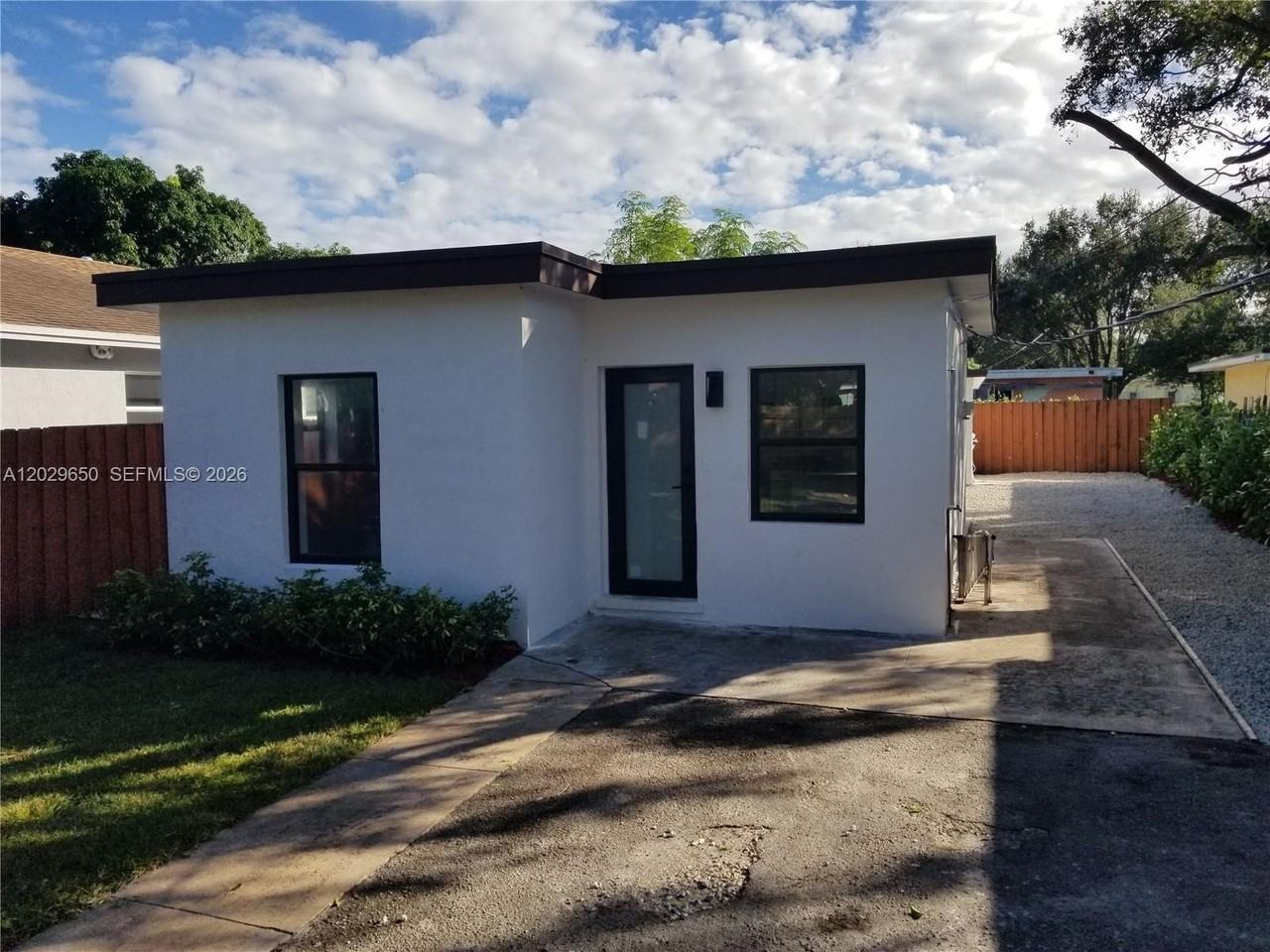 1756 Nw 94th St - Photo 2 of 10