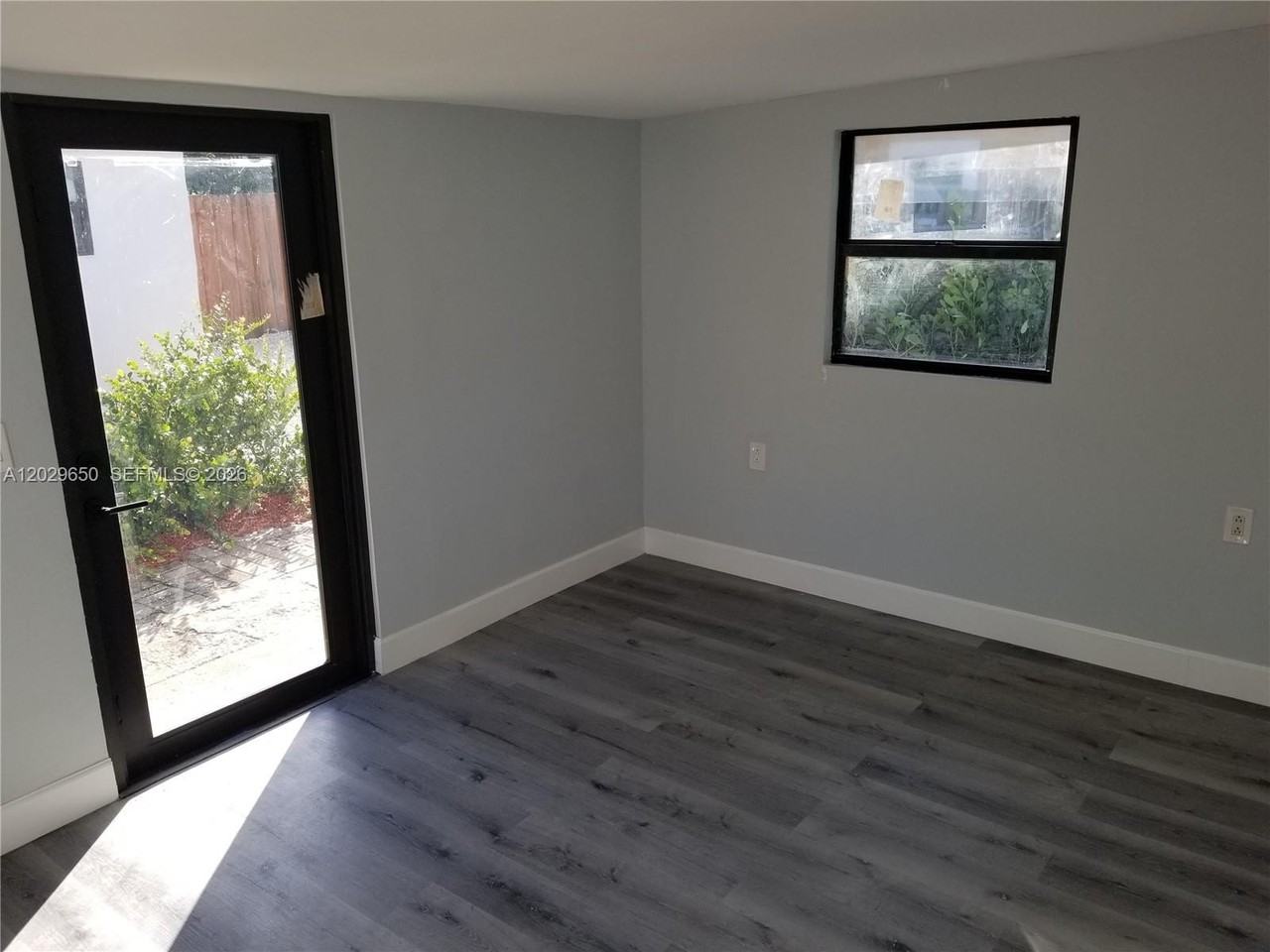 1756 Nw 94th St - Photo 5 of 10