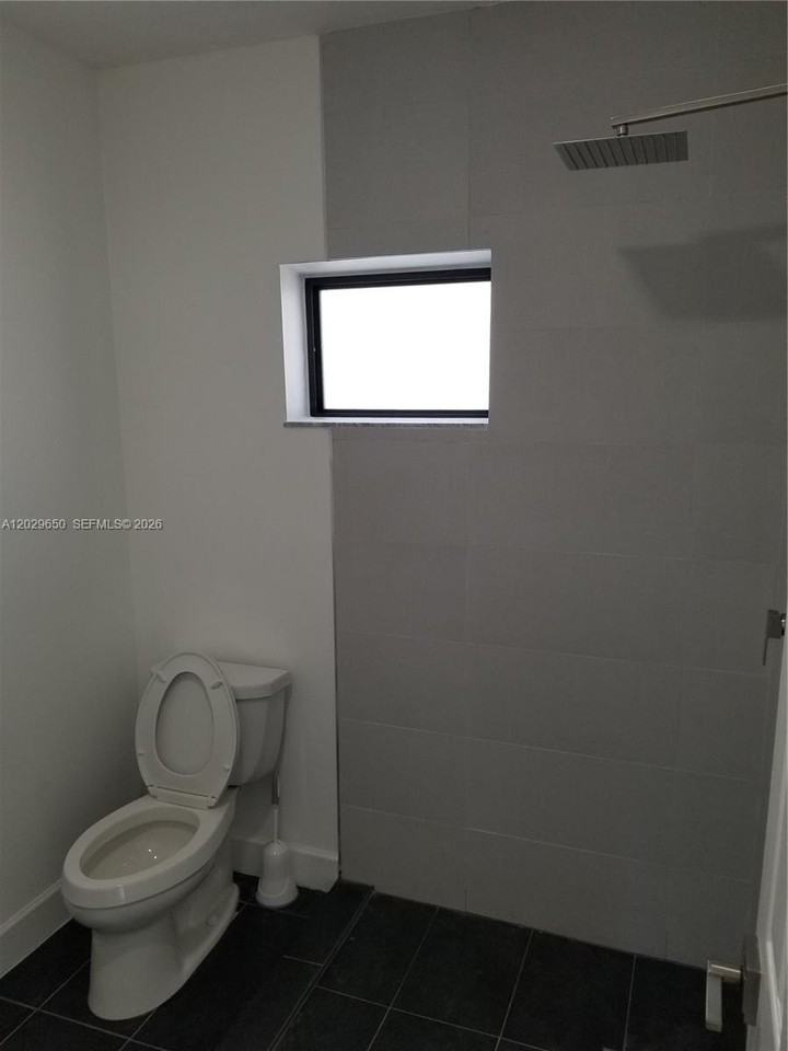 1756 Nw 94th St - Photo 6 of 10