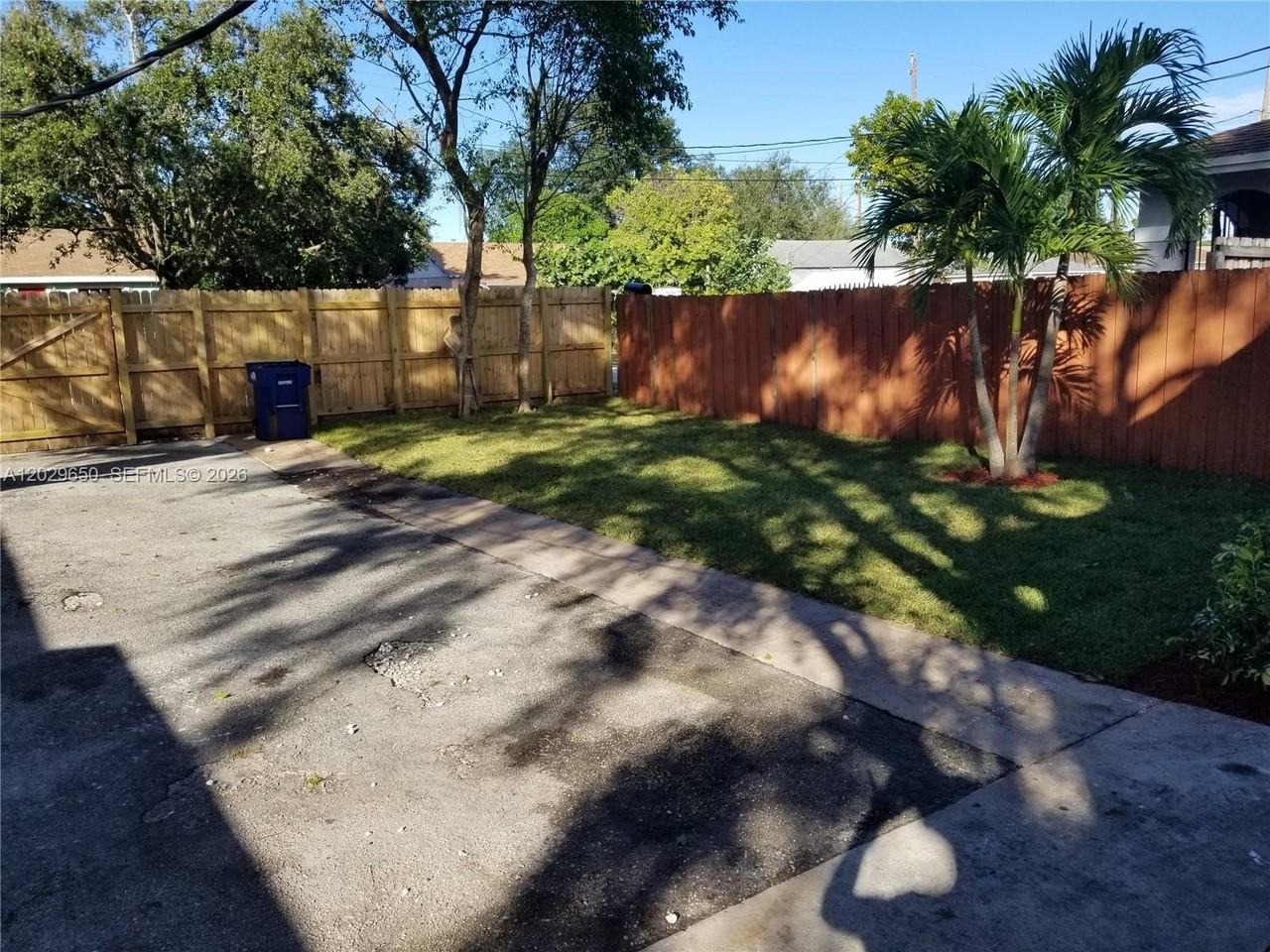 1756 Nw 94th St - Photo 7 of 10