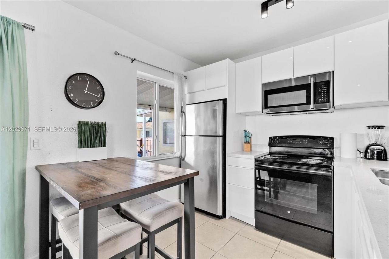 1021 Nw 23rd Ave #1023 - Photo 7 of 19