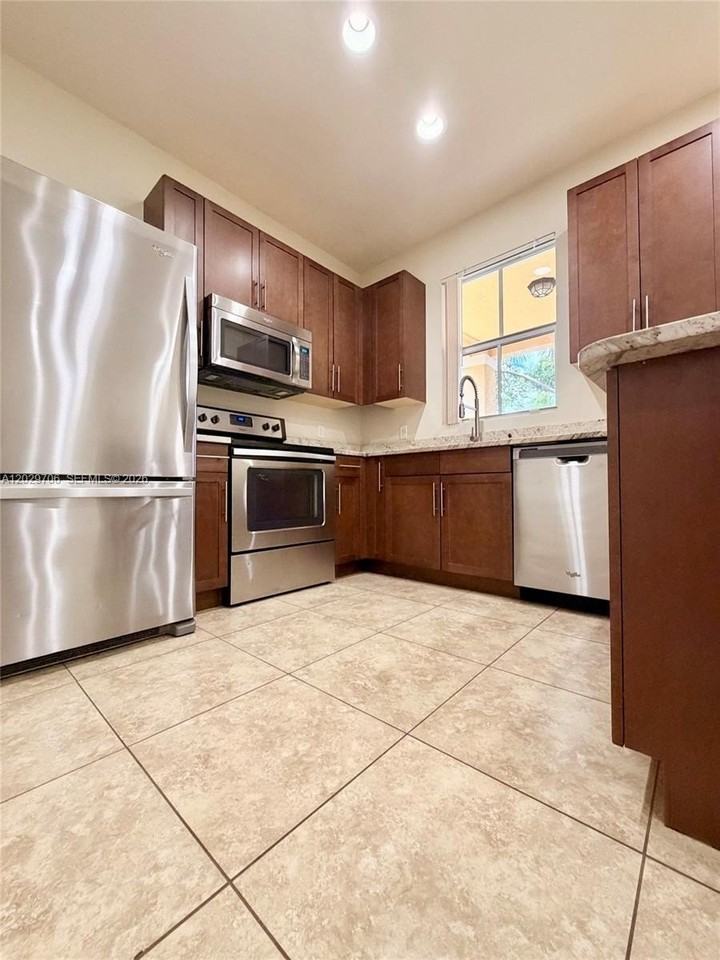 6950 Long Pine Cir #6950 - Photo 3 of 29