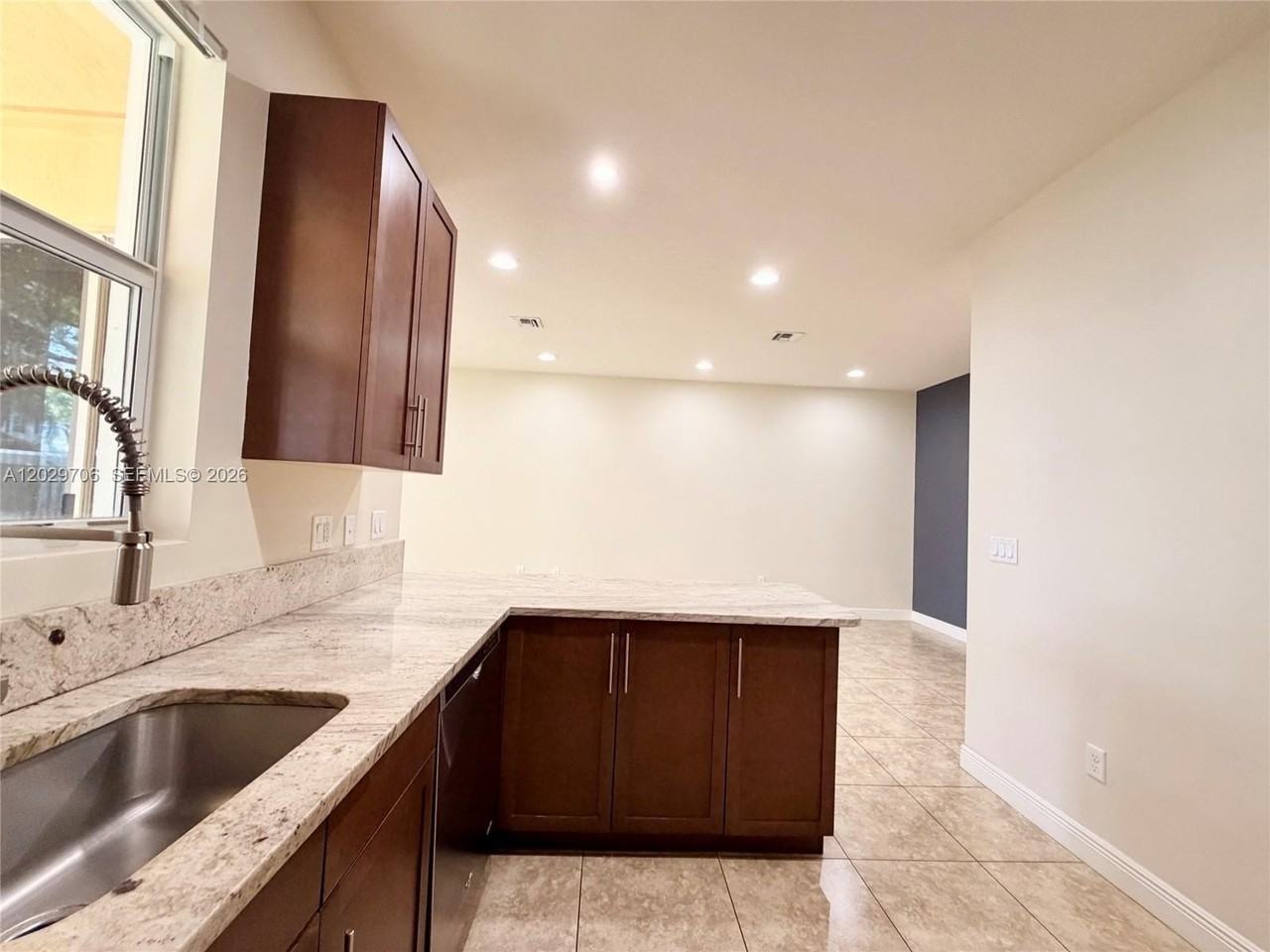 6950 Long Pine Cir #6950 - Photo 4 of 29