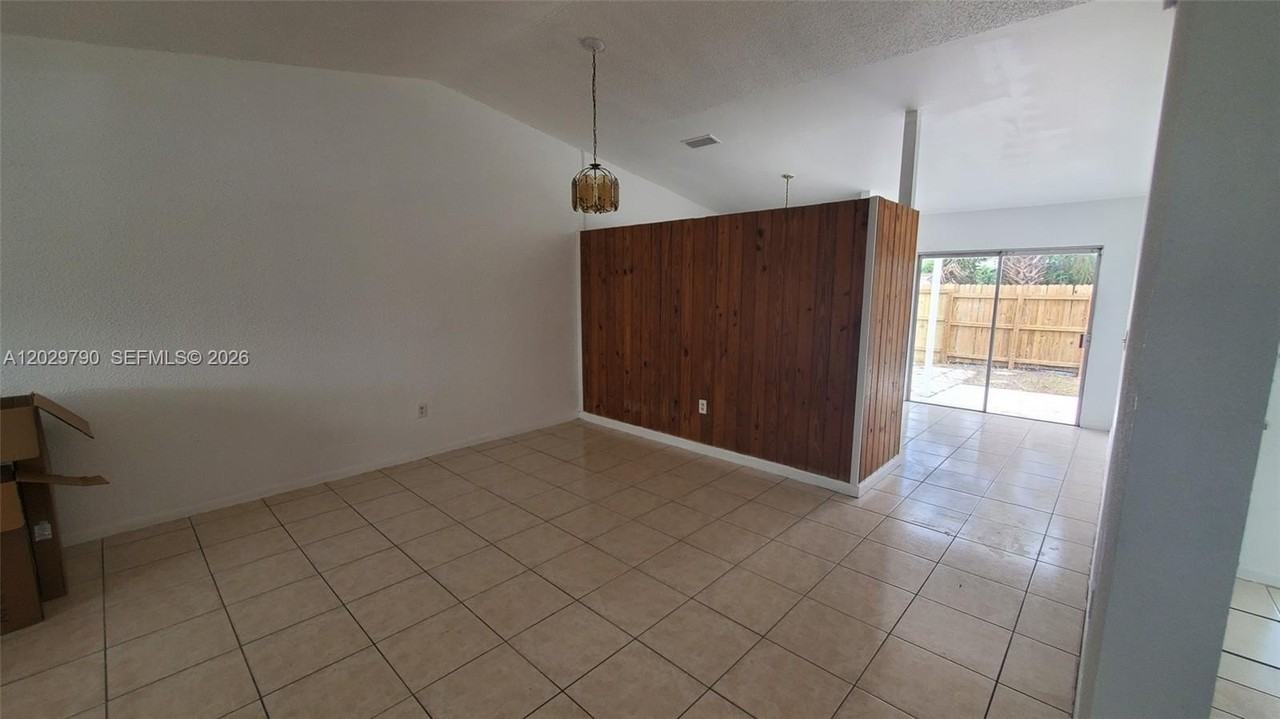 18047 Nw 41st Pl #0 - Photo 3 of 11
