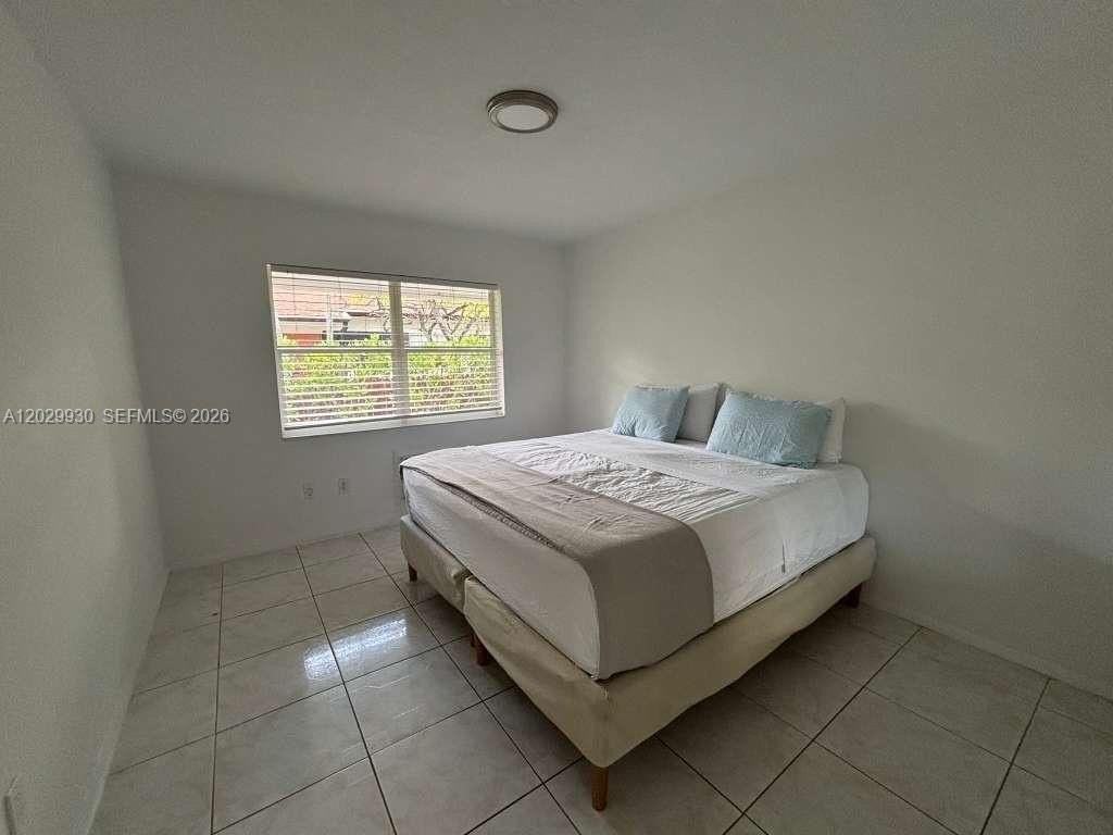 424 Ne 64th St #2 - Photo 5 of 12
