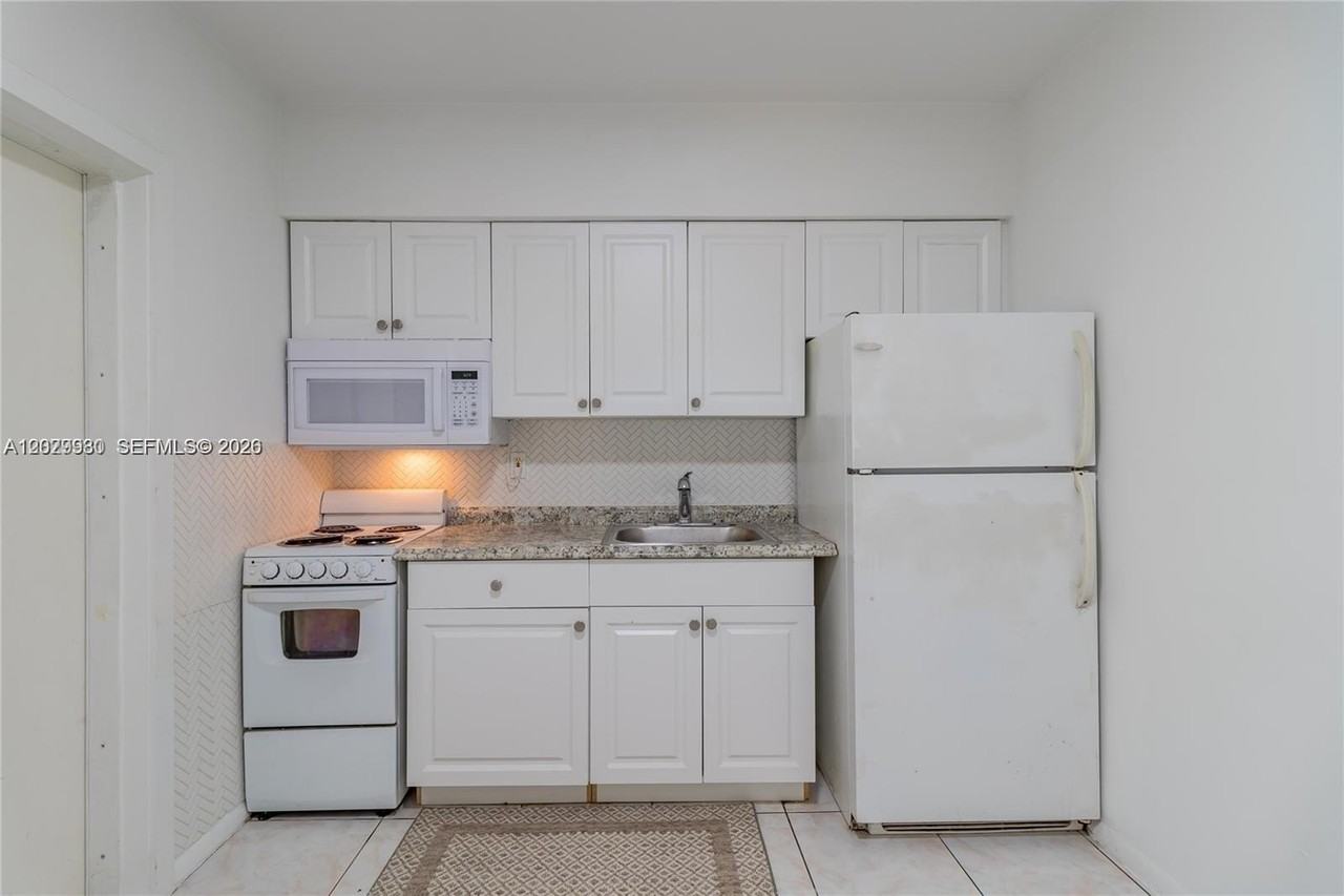 424 Ne 64th St #2 - Photo 7 of 12