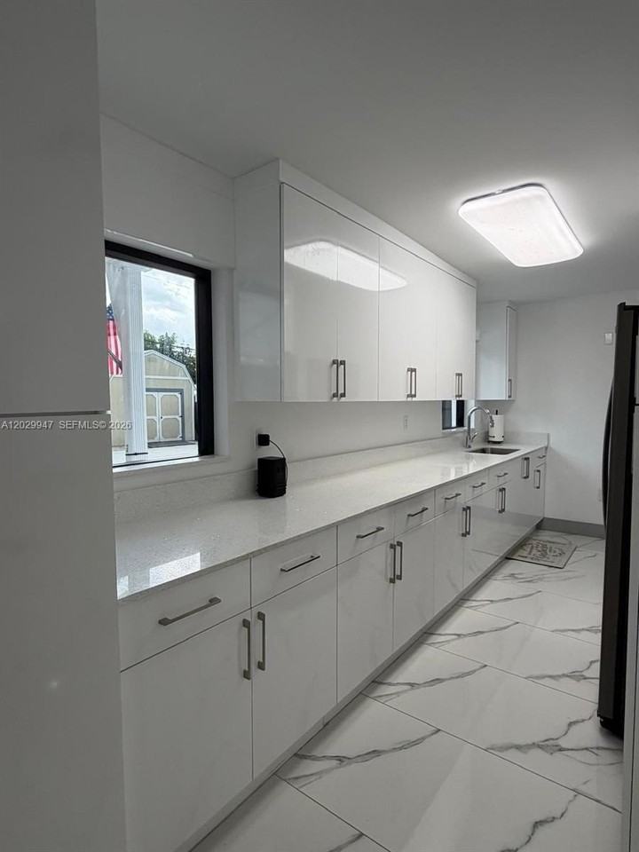 5350 Nw 174th Dr - Photo 6 of 26