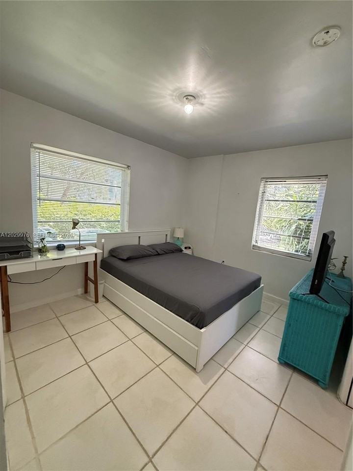 601 Michigan Ave #3 - Photo 4 of 10