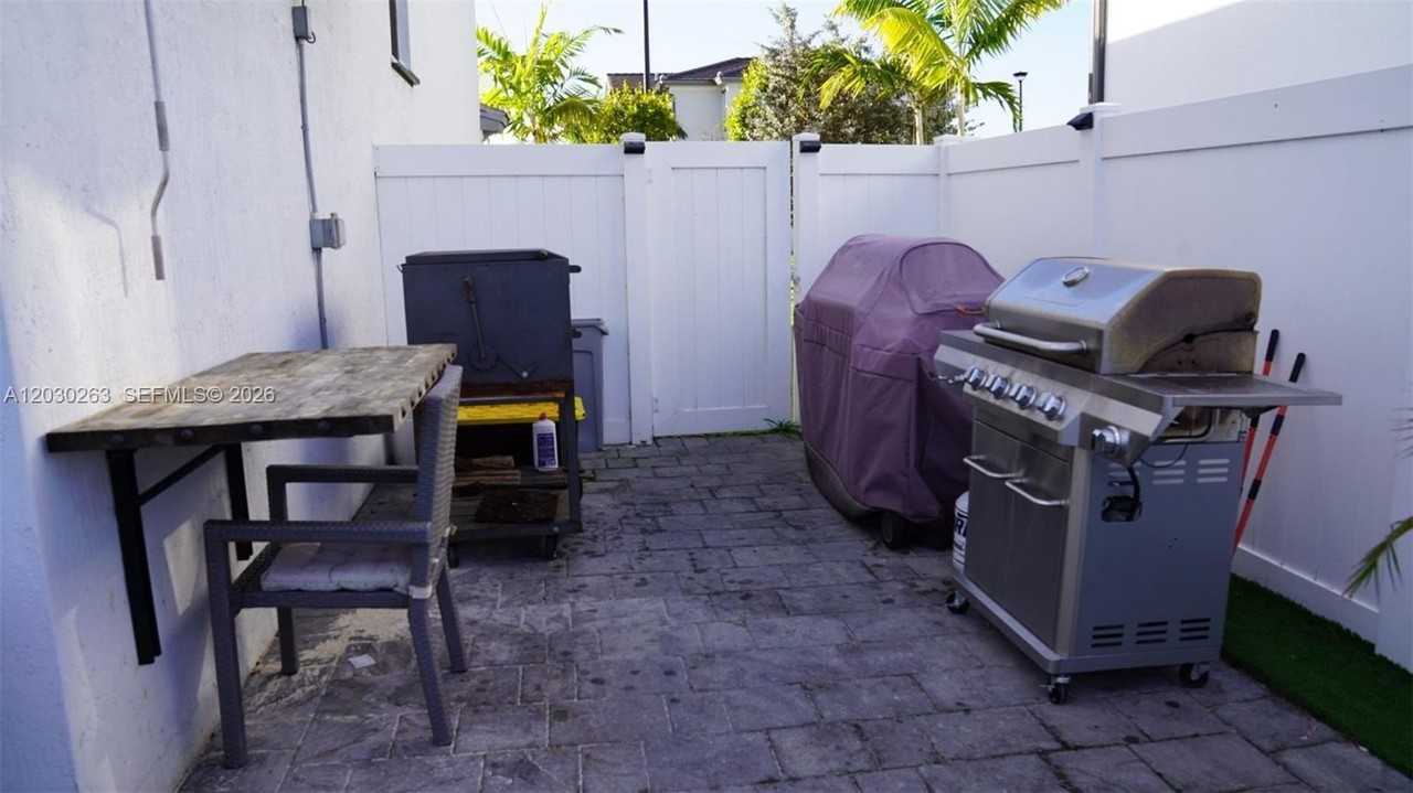 549 Nw 204th St - Photo 6 of 30