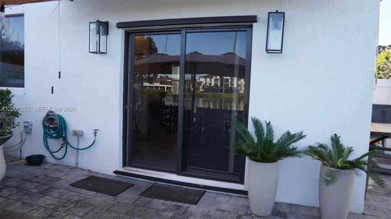 549 Nw 204th St - Photo 7 of 30