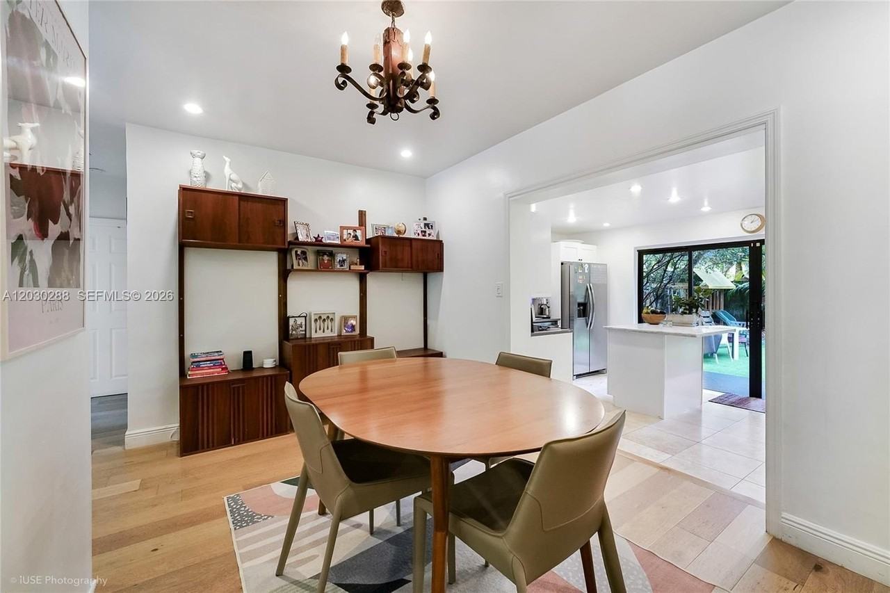 1462 Sw 17th St - Photo 5 of 16