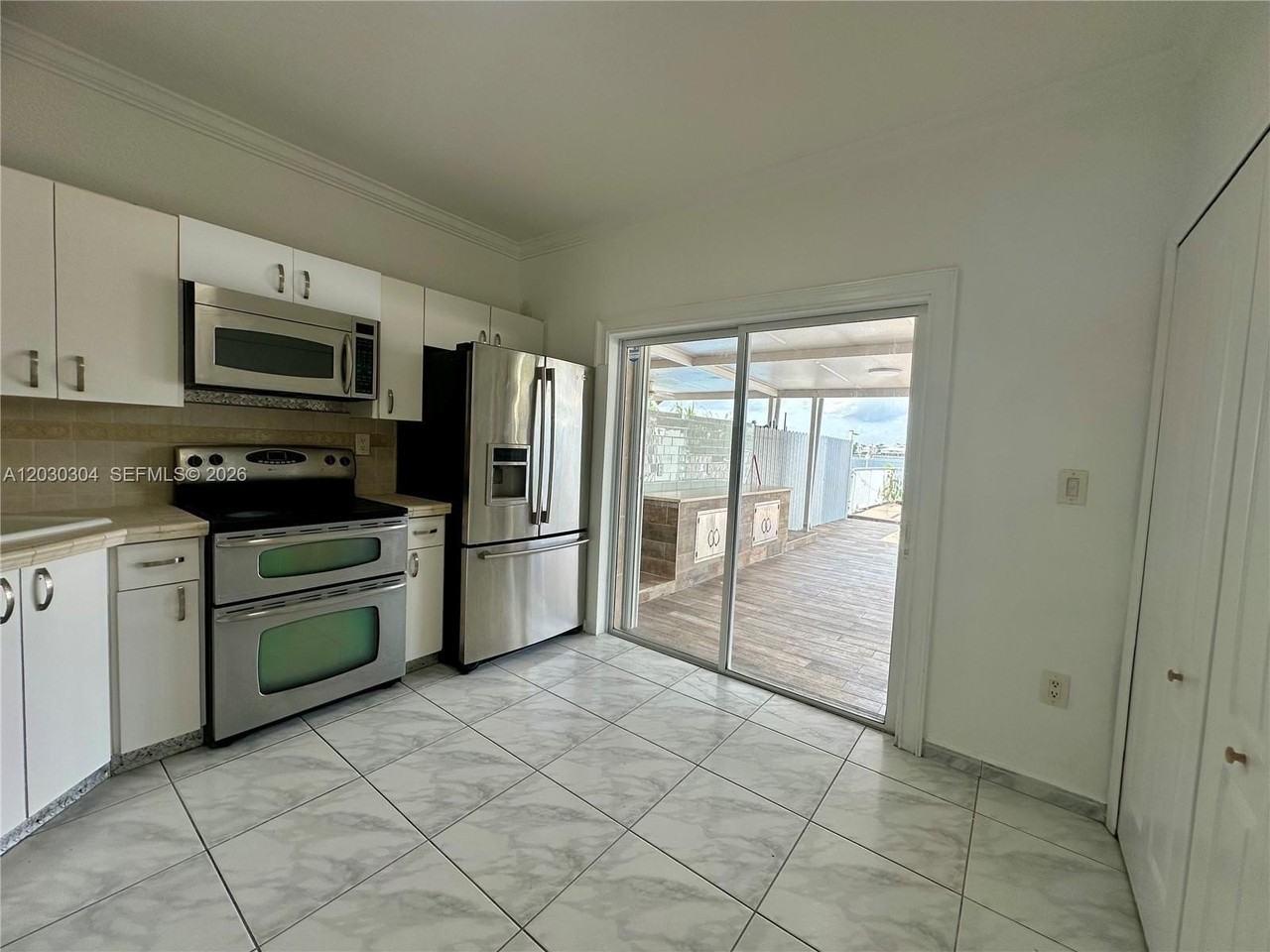 9837 W Okeechobee Rd #805 - Photo 5 of 33