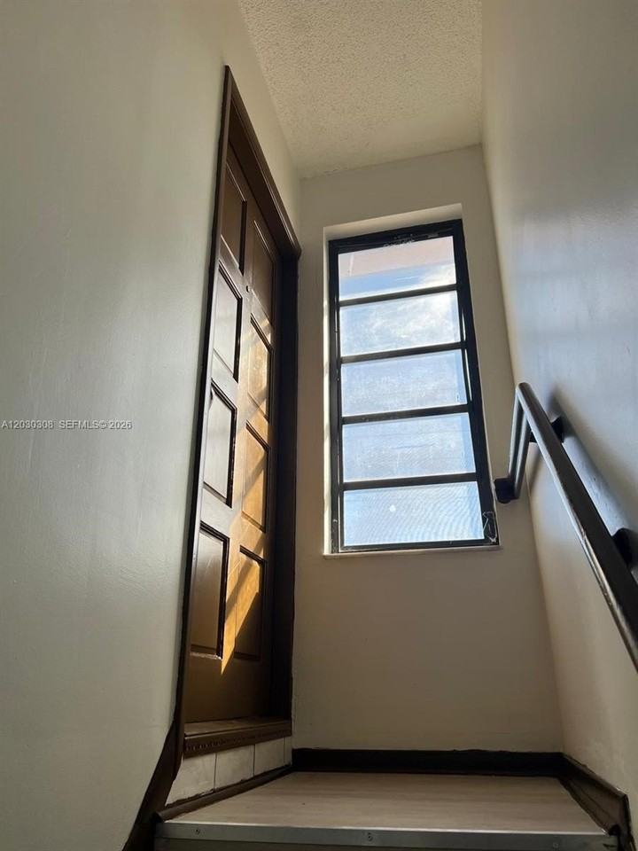 321 Sw 71st Ave #2 - Photo 5 of 22