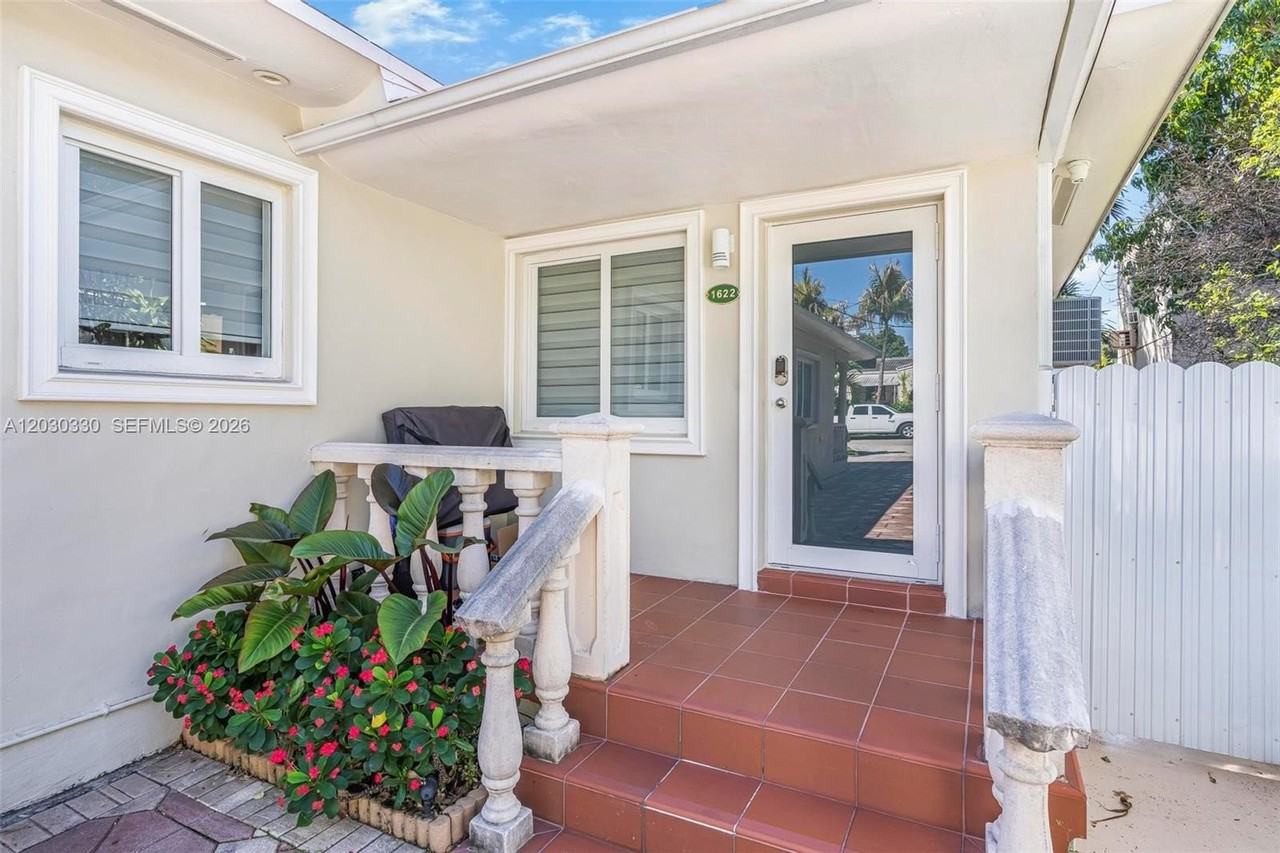 1620 Sw 19th St #1622 - Photo 3 of 20