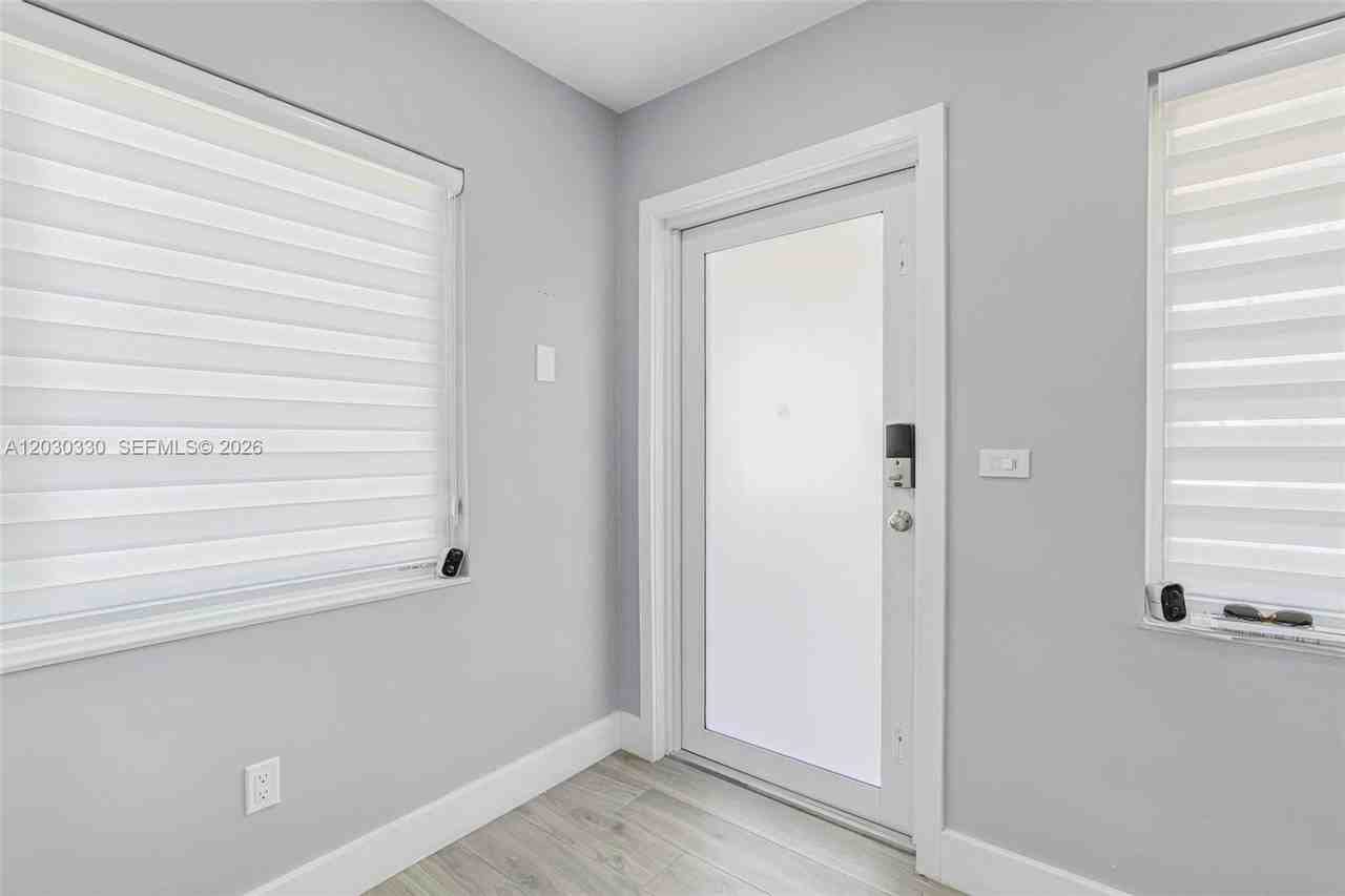 1620 Sw 19th St #1622 - Photo 4 of 20
