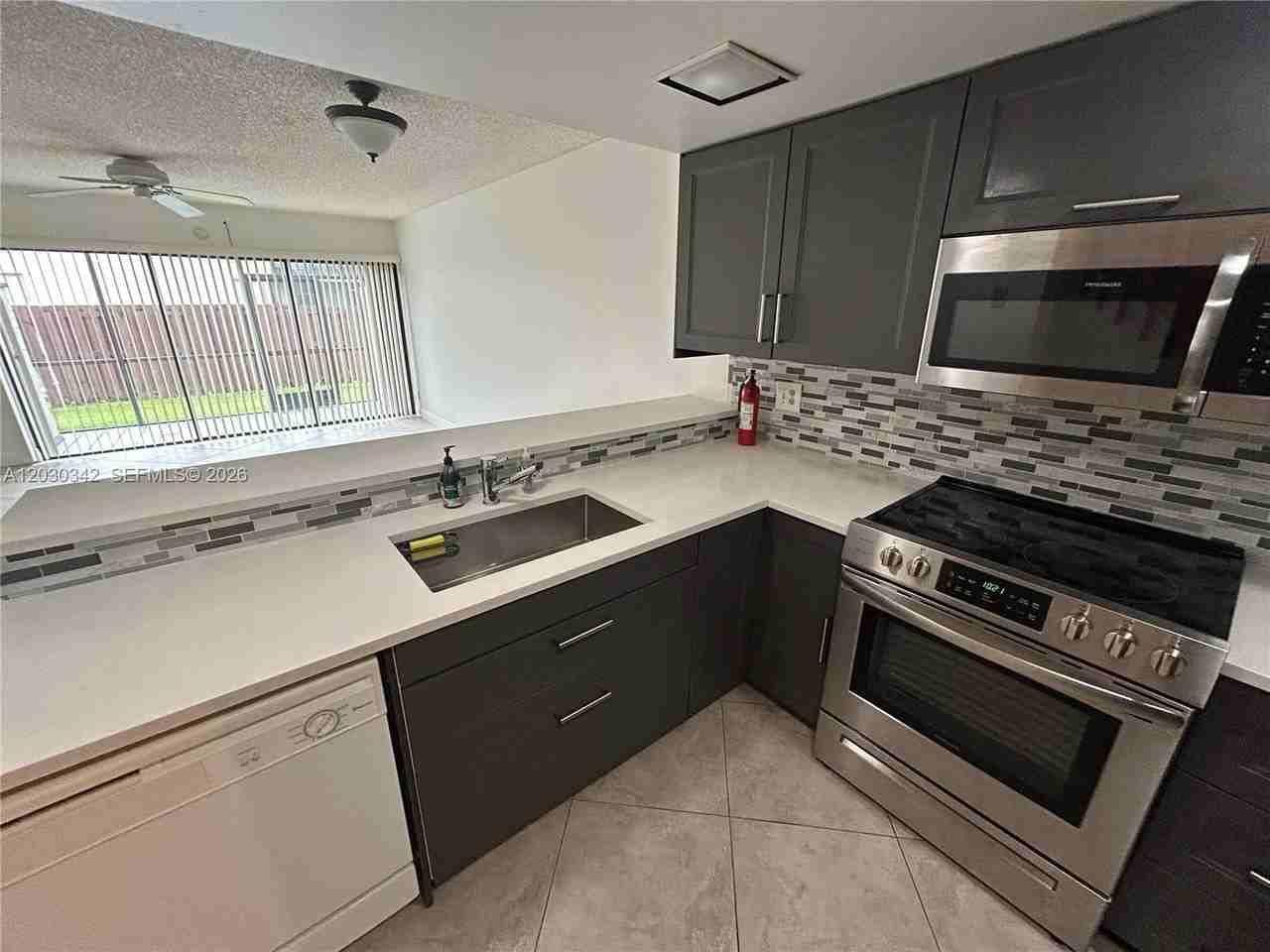 4401 Sw 70th Ter #4401 - Photo 5 of 22