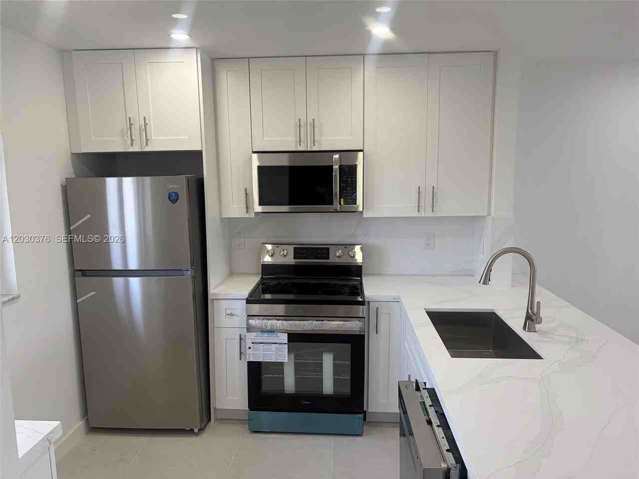7732 Camino Real #F404 - Photo 3 of 5