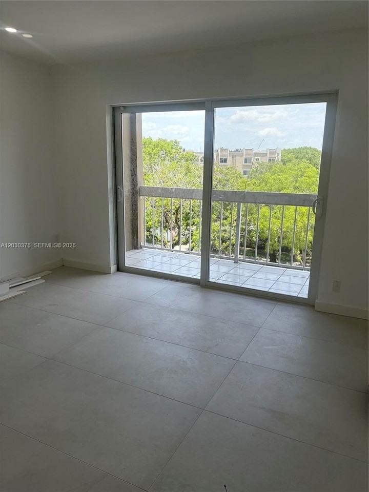 7732 Camino Real #F404 - Photo 4 of 5