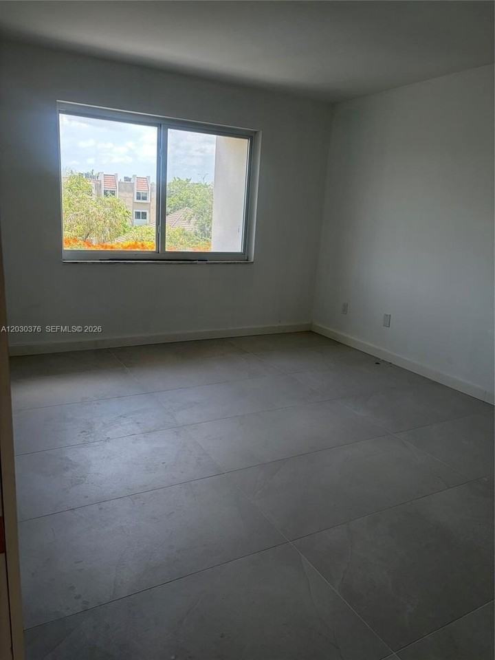 7732 Camino Real #F404 - Photo 5 of 5