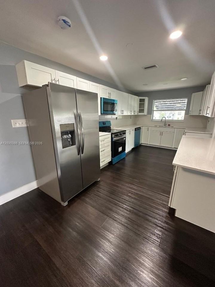 4530 Nw 23rd St #4530 - Photo 2 of 4