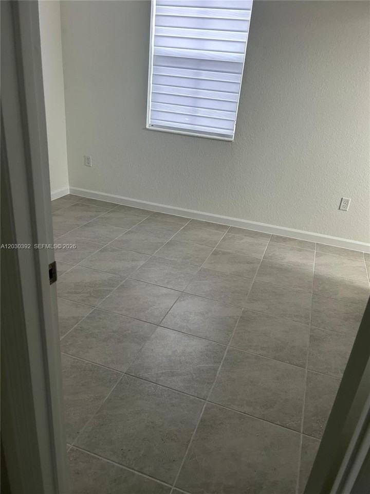2582 Se 29th St - Photo 2 of 14