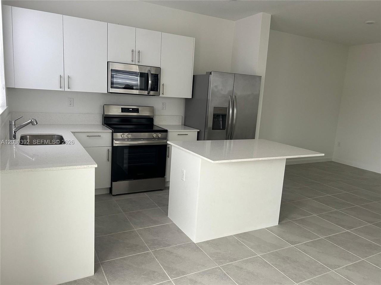 2582 Se 29th St - Photo 3 of 14