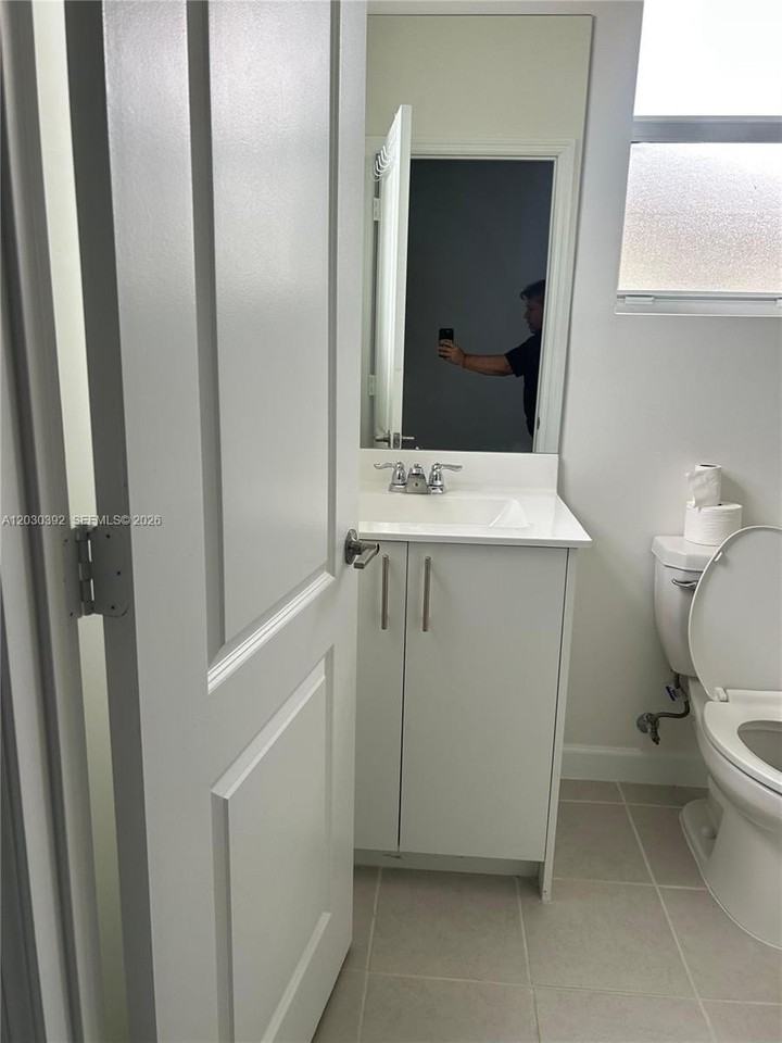2582 Se 29th St - Photo 4 of 14