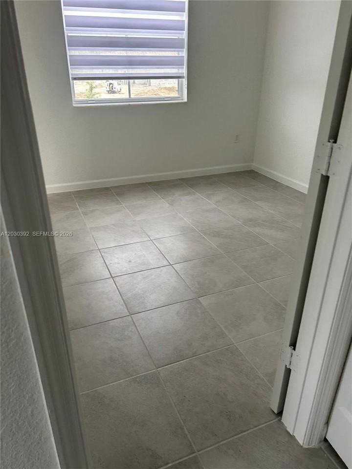 2582 Se 29th St - Photo 6 of 14