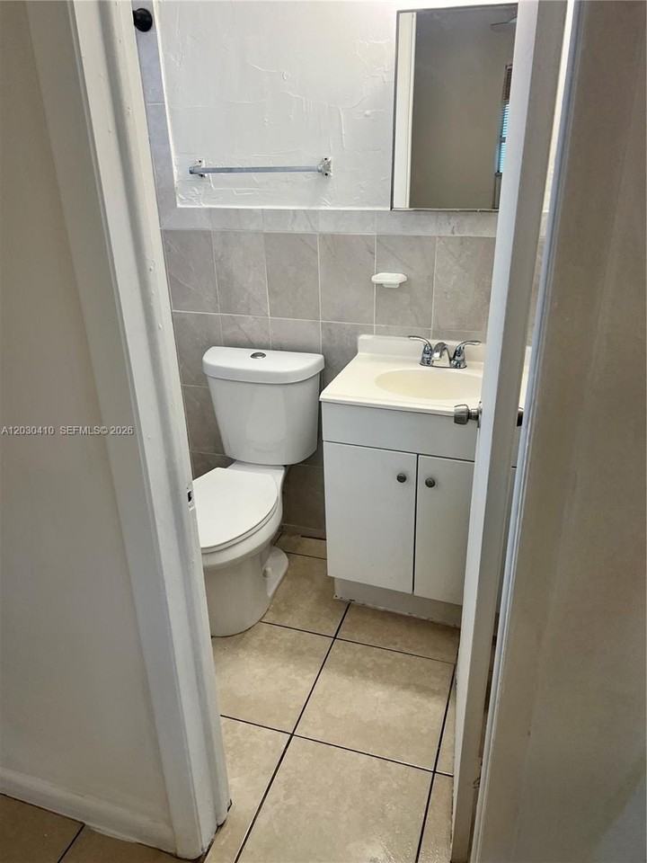 646 Nw 4th Ct #4 - Photo 7 of 9