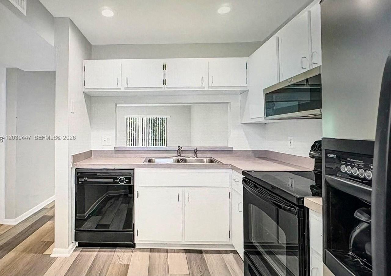 6832 Palmetto Cir S #201 - Photo 5 of 14