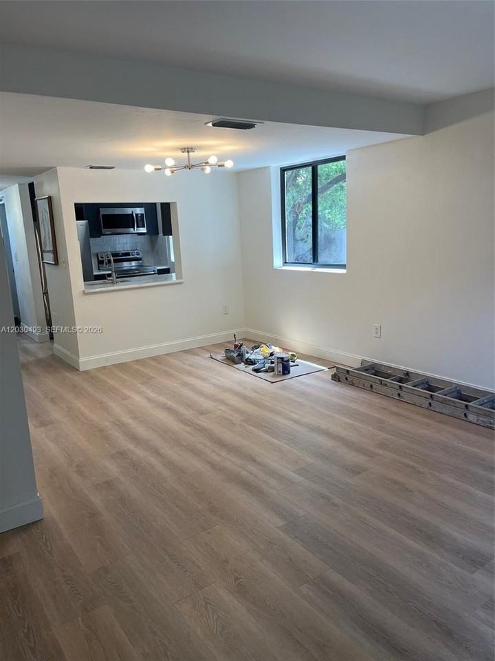 153 Ne 141st St #A - Photo 7 of 14