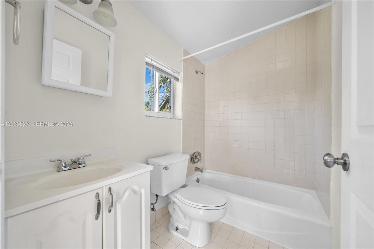 413 Se 22nd St #A - Photo 7 of 16