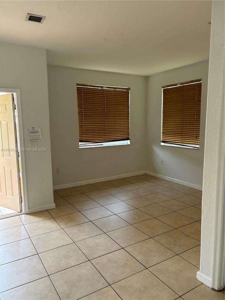 2726 Se 15th Pl #143 - Photo 3 of 3