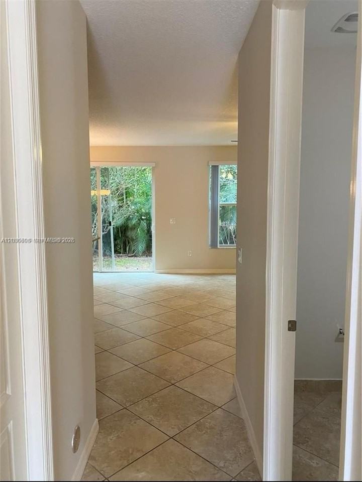 5236 Sw 77th Way #5236 - Photo 4 of 29