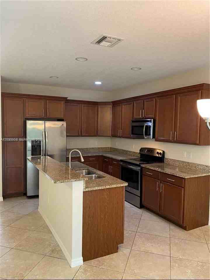 5236 Sw 77th Way #5236 - Photo 6 of 29