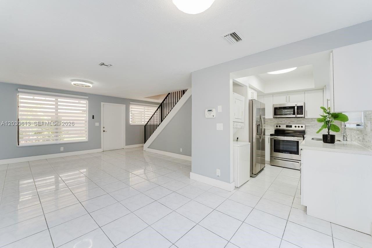 2570 Coral Springs Dr #2570 - Photo 3 of 38