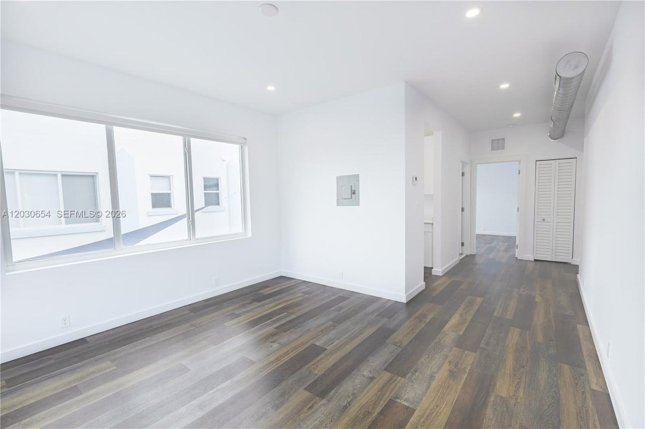 1814 Sw 22nd Ave #8 - Photo 4 of 10
