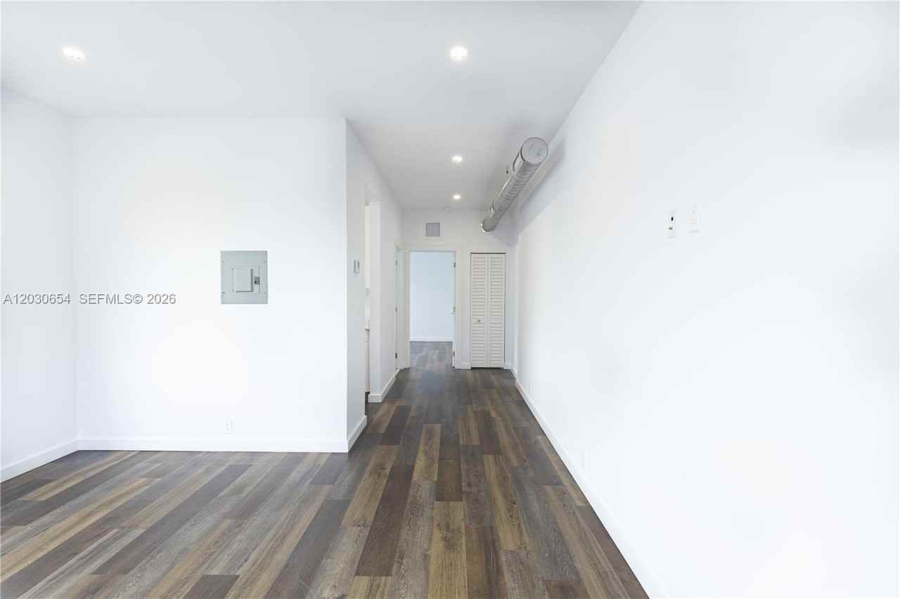 1814 Sw 22nd Ave #8 - Photo 5 of 10