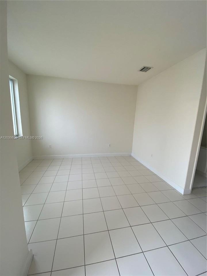 2330 Se 10th St #2330 - Photo 5 of 33