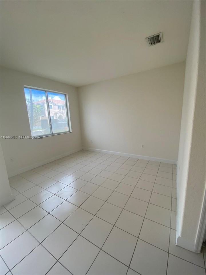 2330 Se 10th St #2330 - Photo 6 of 33